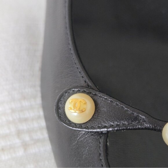 Vintage Chanel Pearl Cap Toe Velvet Stiletto Heels Pumps Black - Picture 14 of 16